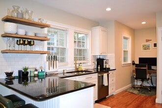 42 Robinwood Ave, Unit 1 in Boston, MA - Foto de edificio - Building Photo