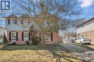 252 The Country Way in Kitchener, ON - Building Photo