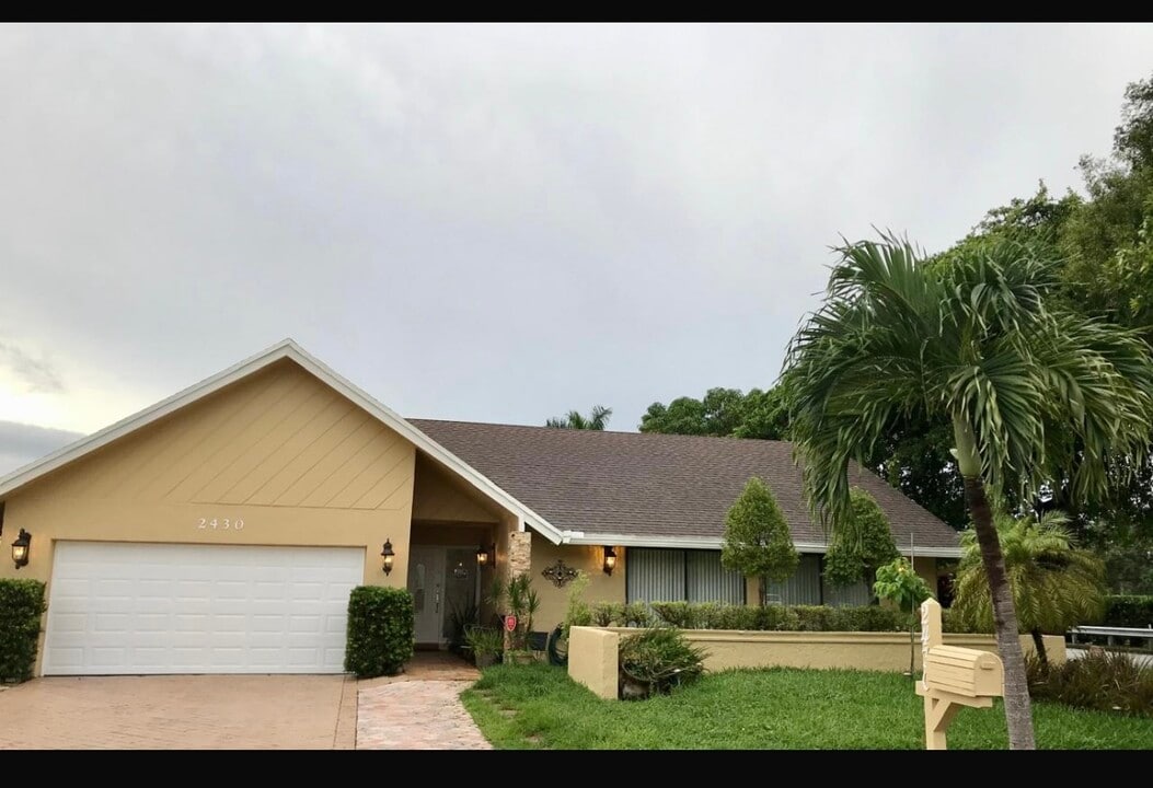 2430 NW 102nd Way, Unit 2430 in Pembroke Pines, FL - Building Photo