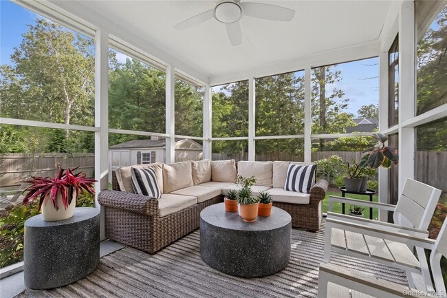 1181 Fireplace Rd in East Hampton, NY - Foto de edificio - Building Photo