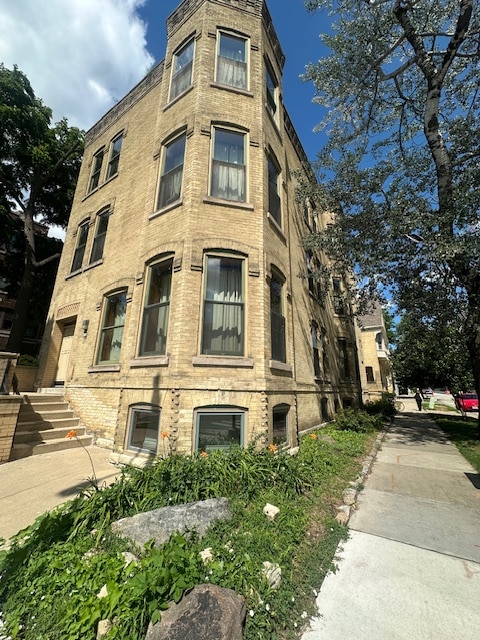 802 N Van Buren St in Milwaukee, WI - Building Photo
