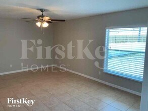 11093 Sunnydale Ave in Englewood, FL - Foto de edificio - Building Photo