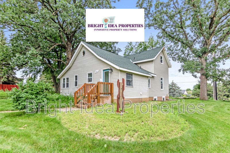 2755 Woodbury Dr in Woodbury, MN - Building Photo