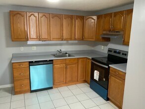 4 Hazelwood Ave in Dracut, MA - Building Photo - Building Photo