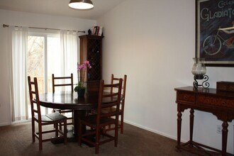 523 W Hackberry St in Louisville, CO - Foto de edificio - Building Photo