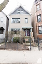 3252 N Lakewood Ave, Unit 1 in Chicago, IL - Building Photo - Building Photo