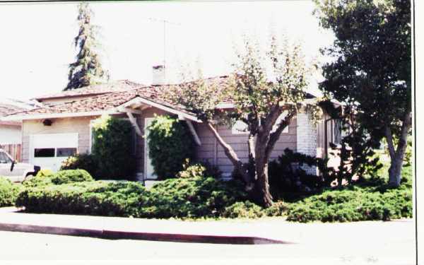 1550 Gordon St in Redwood City, CA - Foto de edificio - Building Photo