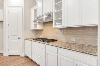 210 Gulfton St in Lakeway, TX - Building Photo - Building Photo