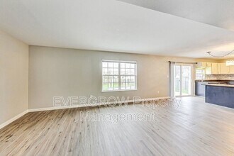 1115 Spend a Buck Ct in Whiteland, IN - Building Photo - Building Photo
