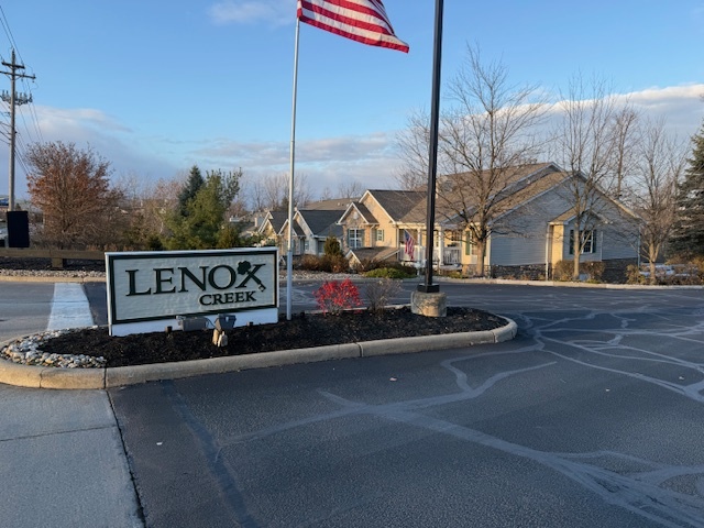 14724 Lenox Dr in Strongsville, OH - Building Photo