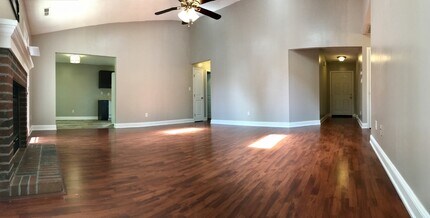 104 E Pebble Ct in Jacksonville, NC - Building Photo - Building Photo