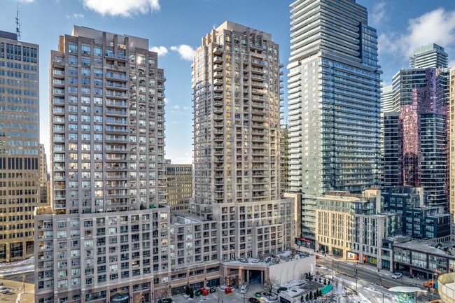 The Bay Club in Toronto, ON - Foto de edificio - Building Photo