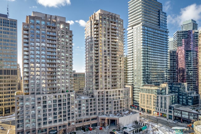 The Bay Club in Toronto, ON - Building Photo - Building Photo