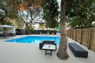 854 NW 76th St in Miami, FL - Building Photo - Building Photo