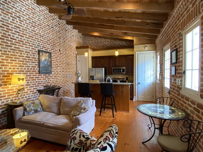 1027 Chartres St, Unit French Quarter 1 Bed 1 Ba in New Orleans, LA - Building Photo - Building Photo