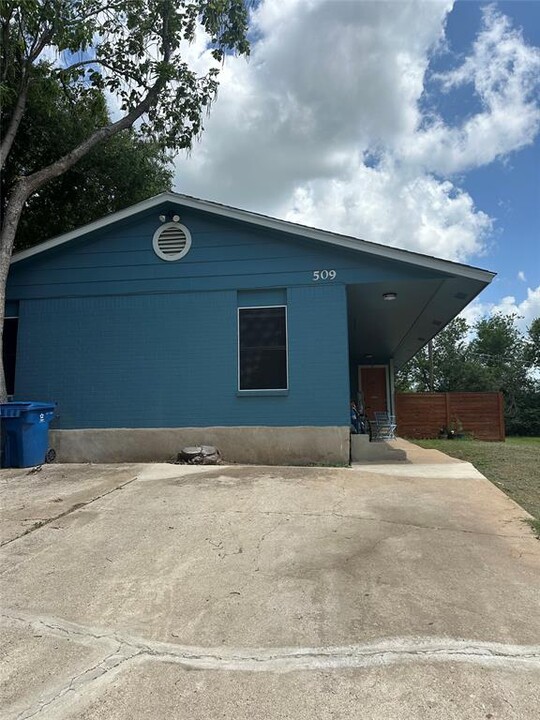 509 Central Ave in Elgin, TX - Building Photo