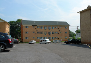 5109-5117 C St SE in Washington, DC - Foto de edificio - Building Photo