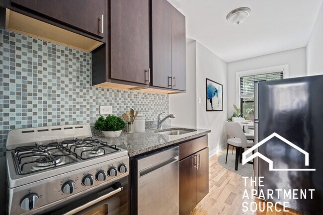 2907 N Mildred Ave, Unit 2EE in Chicago, IL - Building Photo - Building Photo