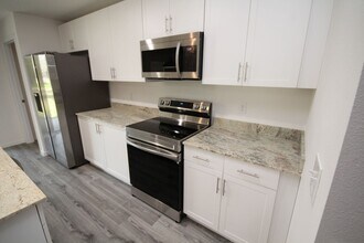 182 Hillock Ave NW in Palm Bay, FL - Building Photo - Building Photo