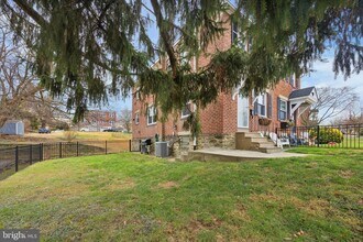 519 Acorn St in Philadelphia, PA - Building Photo - Building Photo