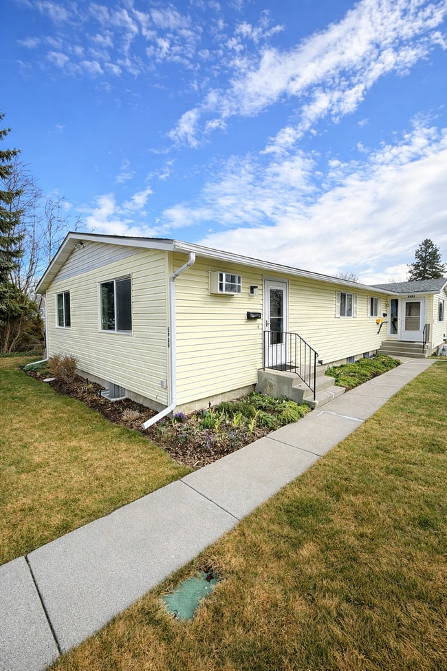 property at 5930 N Wiscomb St