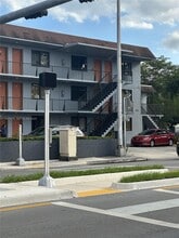 14155 W Dixie Hwy in North Miami, FL - Building Photo - Building Photo