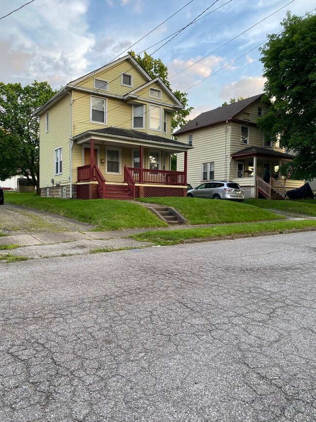 property at 468 Lincoln St
