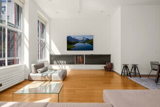 127 Spring St in New York, NY - Building Photo - Building Photo