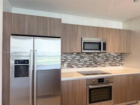 201 SW 17th Rd in Miami, FL - Building Photo