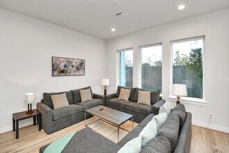 6115 Campos Dr in Houston, TX - Building Photo - Building Photo