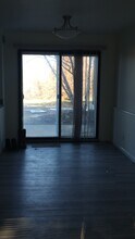 2067 Libertyville Rd in Fairfield, IA - Foto de edificio - Building Photo