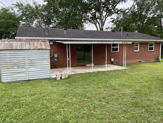 512 Madison Ave in Sparta, TN - Building Photo - Building Photo