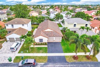 1975 NW 191st Ave in Pembroke Pines, FL - Building Photo - Building Photo