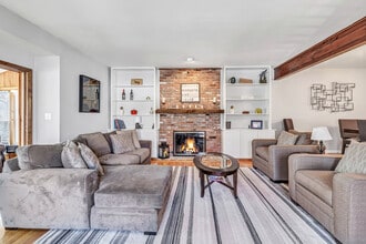 166 Pheasant Ridge in Shelton, CT - Building Photo - Building Photo