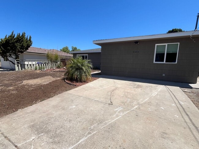 5355 E Falls View Dr in San Diego, CA - Building Photo - Building Photo