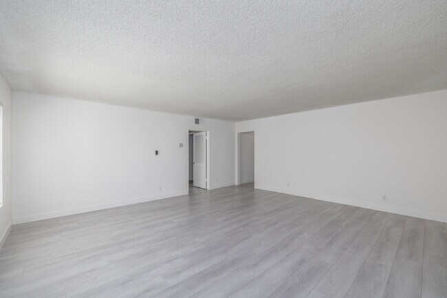 309 S Doheny Dr in Beverly Hills, CA - Foto de edificio - Interior Photo