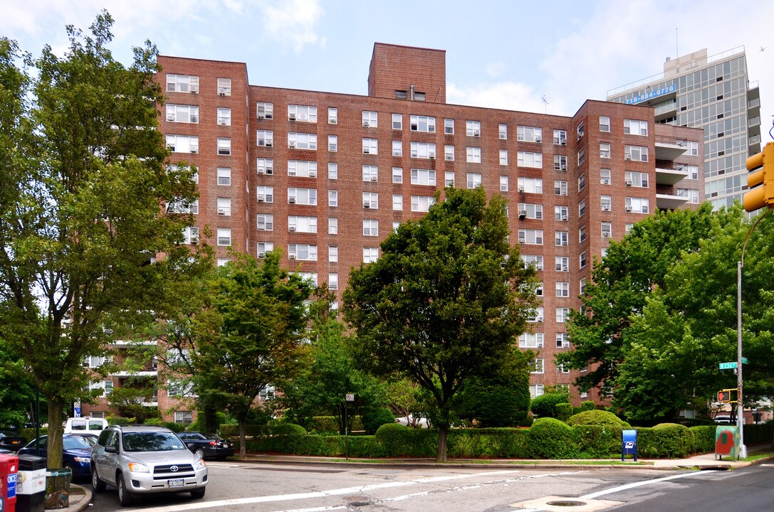 3611 Henry Hudson Pky in Bronx, NY - Foto de edificio