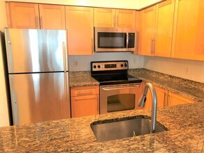 10101 Grosvenor Pl in Rockville, MD - Building Photo - Building Photo