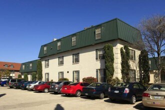 400 W Anderson Ln. in Austin, TX - Foto de edificio - Building Photo