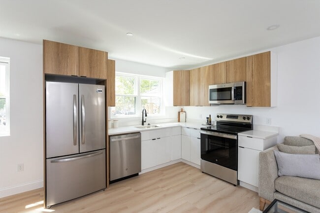 7 Kenoza Ave in Haverhill, MA - Building Photo - Building Photo