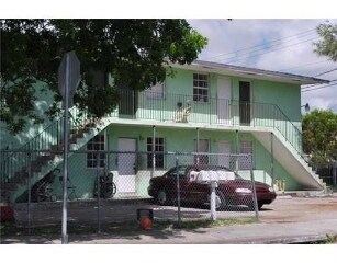 17120 SW 100th Ave in Miami, FL - Building Photo