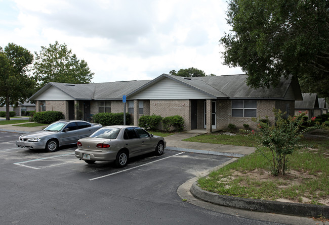 Woodside Apartments in Belleview, FL - Foto de edificio - Building Photo