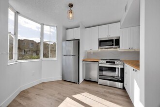 390 NW 86th Ct in Miami, FL - Building Photo - Building Photo