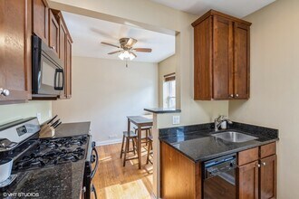 56 Forest Ave in Riverside, IL - Building Photo - Building Photo