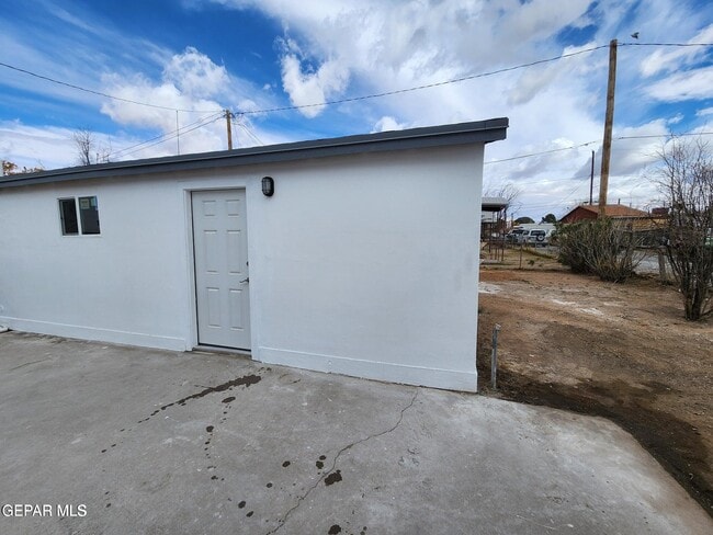 property at 116 N Clark Dr