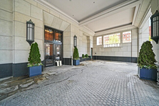 451 E Grand Ave in Chicago, IL - Building Photo - Building Photo