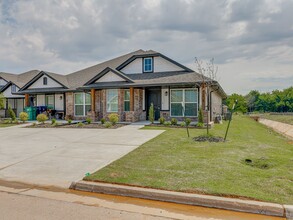5820 Goldfinger Rd in Oklahoma City, OK - Foto de edificio - Building Photo