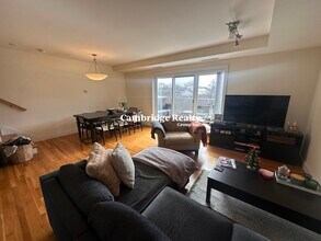 377 Summer St, Unit 3T in Somerville, MA - Building Photo - Building Photo