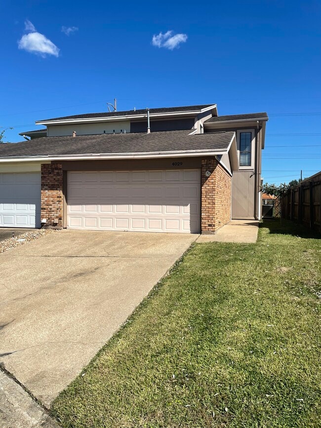 property at 4029 Heatherbrook Ct