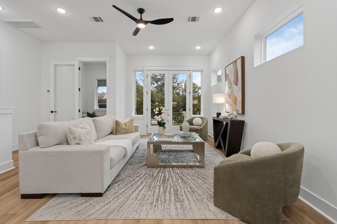 717 Janisch Rd in Houston, TX - Building Photo